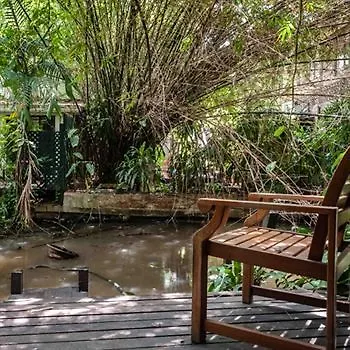 アパートホテル House By The Pond 3*
